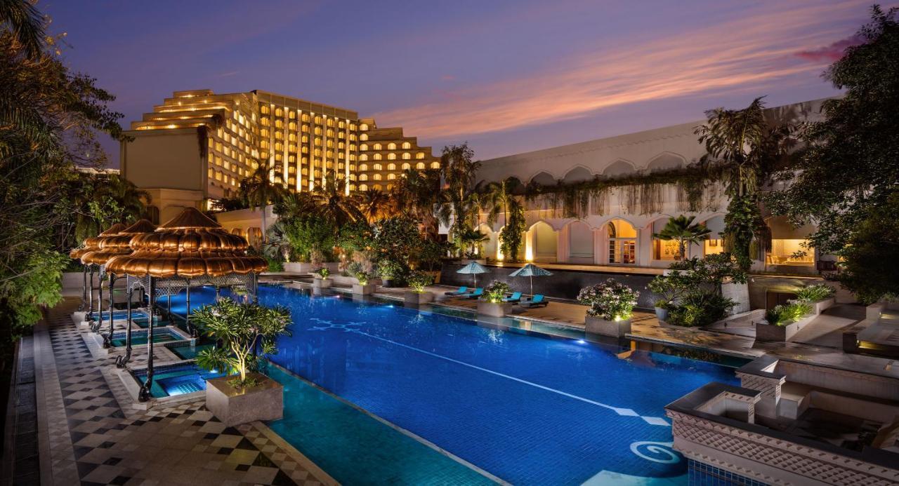 Taj Krishna Hotel Hyderabad Luaran gambar The Royal Pool at The Oberoi Mumbai