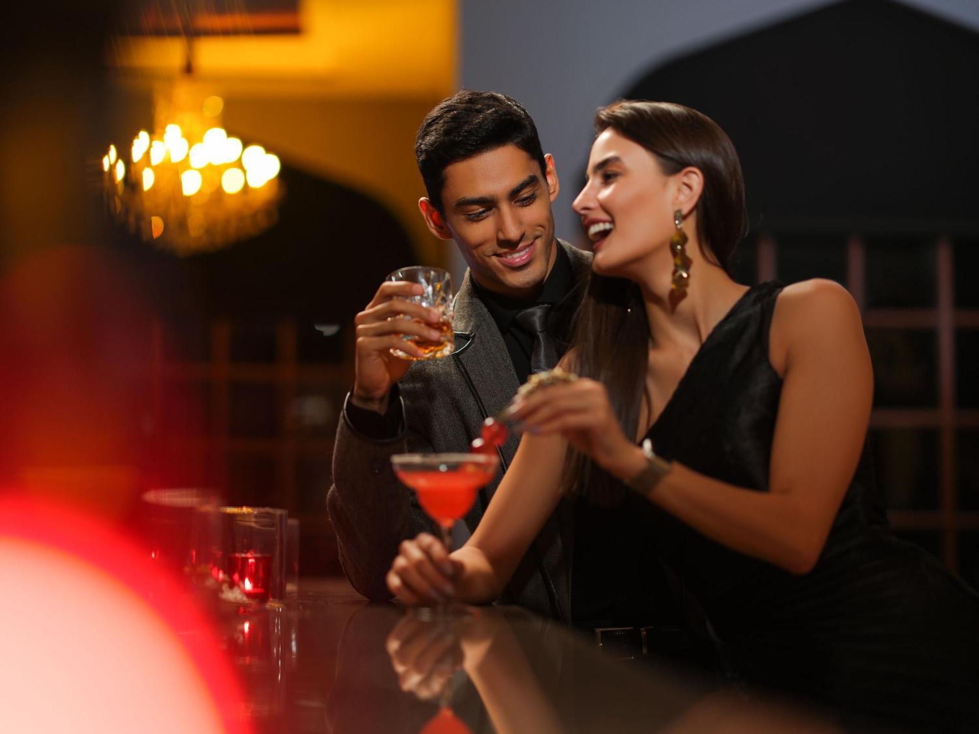 Taj Krishna Hotel Hyderabad Luaran gambar A couple dancing