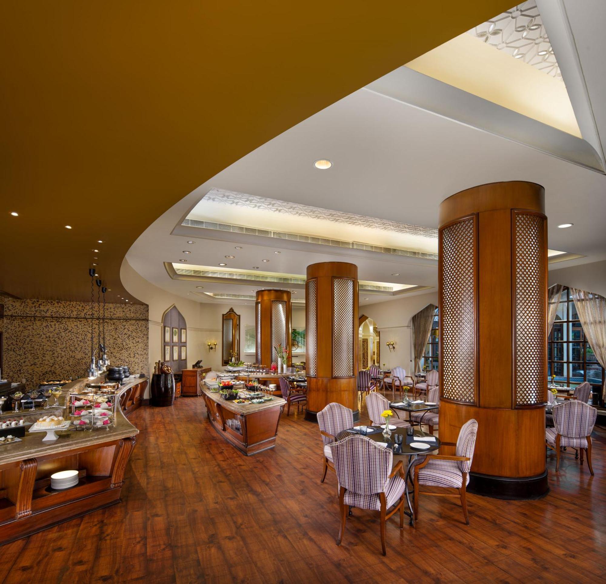 Taj Krishna Hotel Hyderabad Luaran gambar The restaurant