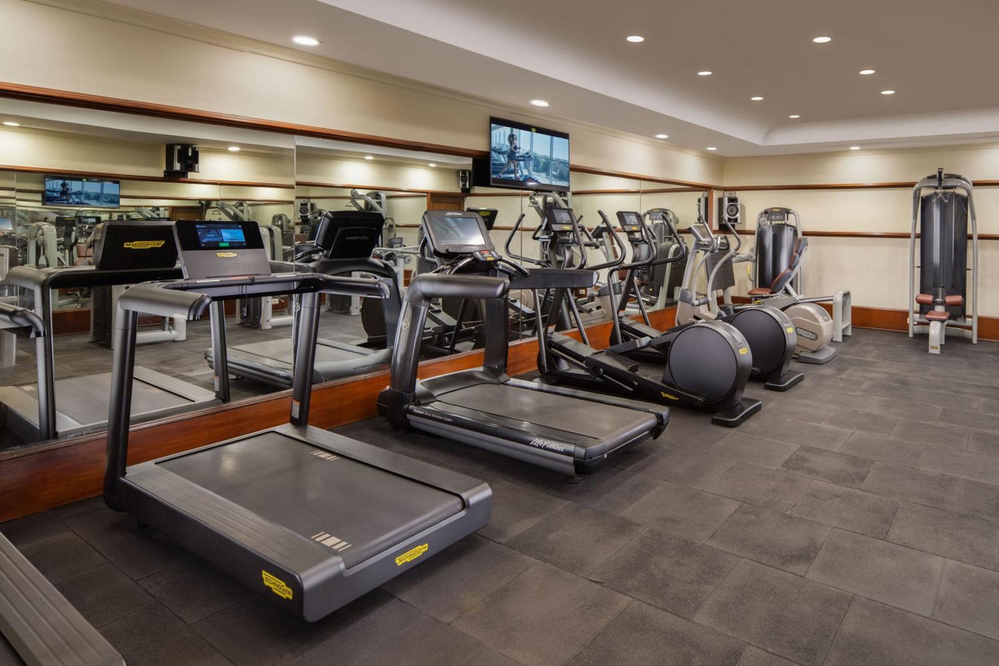 Taj Krishna Hotel Hyderabad Luaran gambar The gym at the hotel